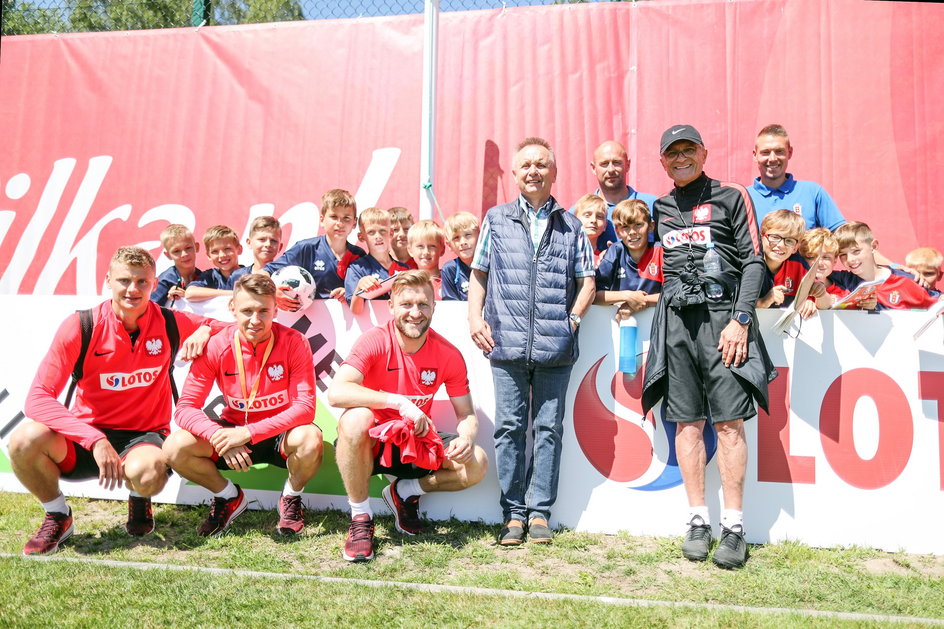 (23.05.2018 r., Jastarnia, trening reprezentacji Polski). Od prawej: Adam Nawałka, Bogusław Kaczmarek, Jakub Błaszczykowski, Przemysław Frankowski i Paweł Dawidowicz.