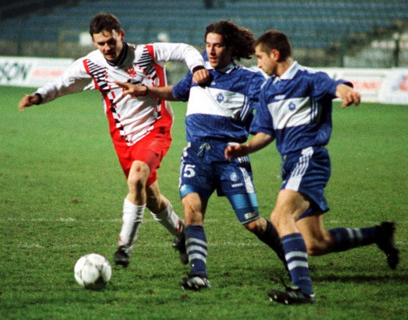 Lech Poznań - Olympique Marsylia 3:2 (25 października 1990). Bramki: 0:1 Fournier (8), 1:1 Łukasik (31), 2:1 Pachelski (42), 3:1 Juskowiak (58), 3:2 Waddle (64)