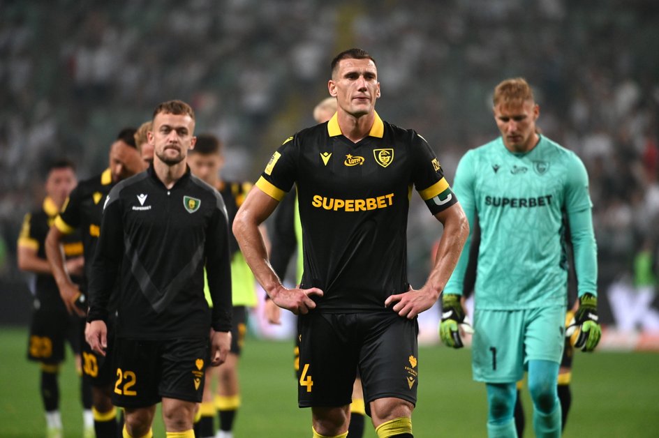 Arkadiusz Jędrych survived a painful relegation to the second league with GKS after a goal by the goalkeeper