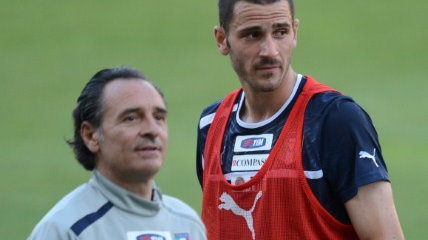 Cesare Prandelli (L) i Leonardo Bonucci