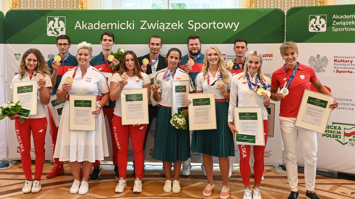 Oto medaliści olimpijscy z AZS, którzy przyjechali na spotkanie do Warszawy.