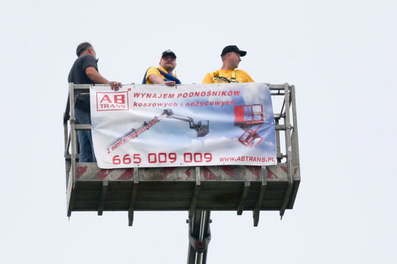 Podnośniki pod stadionem w Lublinie. O tej akcji mówił cały świat!