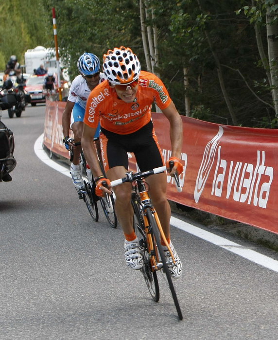 2010-09-08T165553Z_01_FOZ14_RTRIDSP_3_CYCLING-VUELTA.jpg