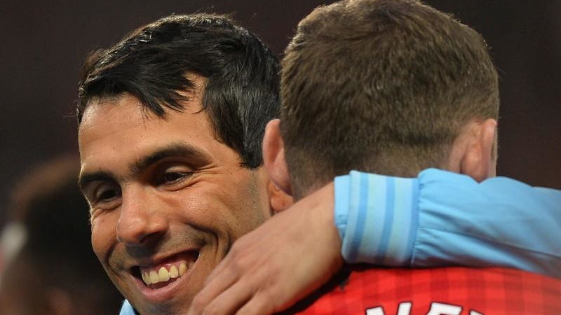 Carlos Tevez i Wayne Rooney podczas meczu Manchester United - Manchester City 