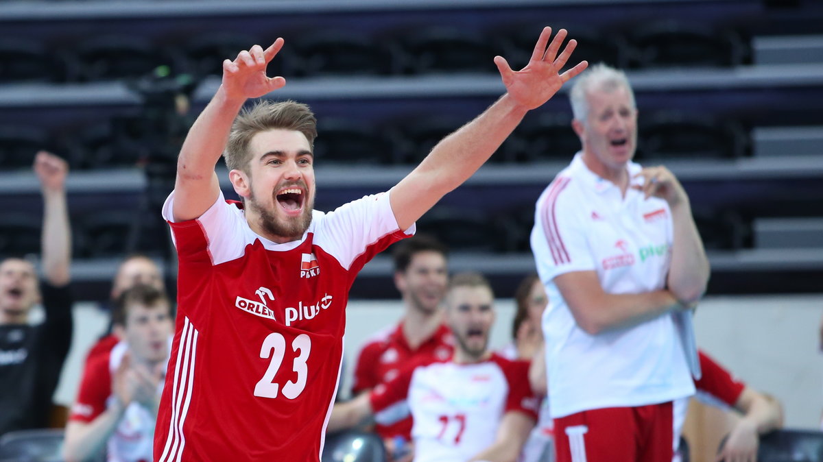 Jakub Popiwczak do tej pory był w reprezentacji Polski trzecim libero po Pawle Zatorskim i Damianie Wojtaszku. Zdobył brąz Ligi Narodów (2019) i srebro Pucharu Świata (2021).