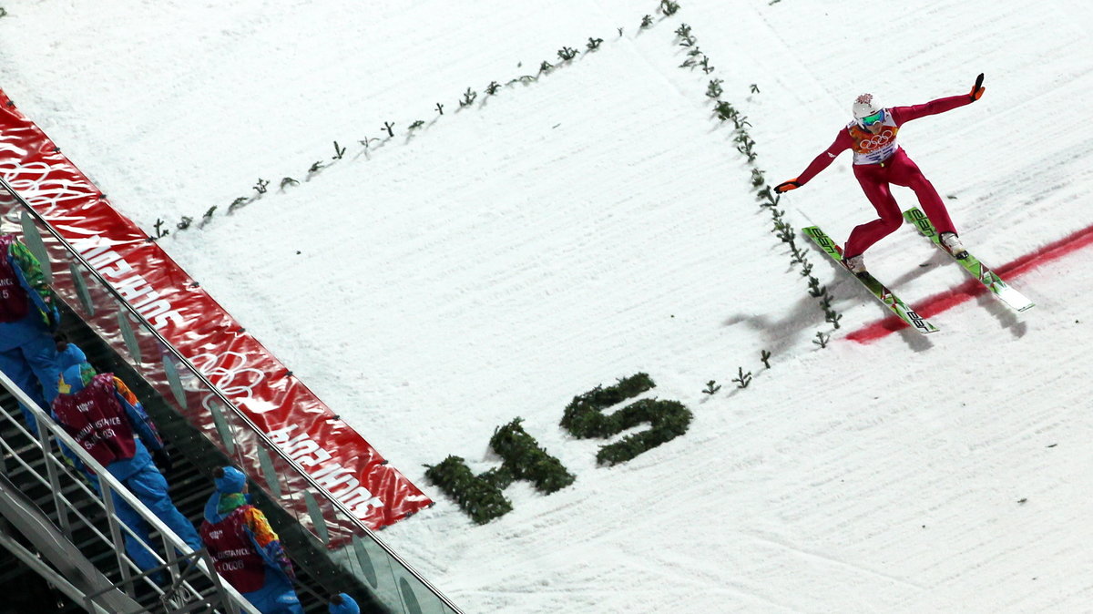 Dawid Kubacki bardzo często ląduje blisko prawej bandy