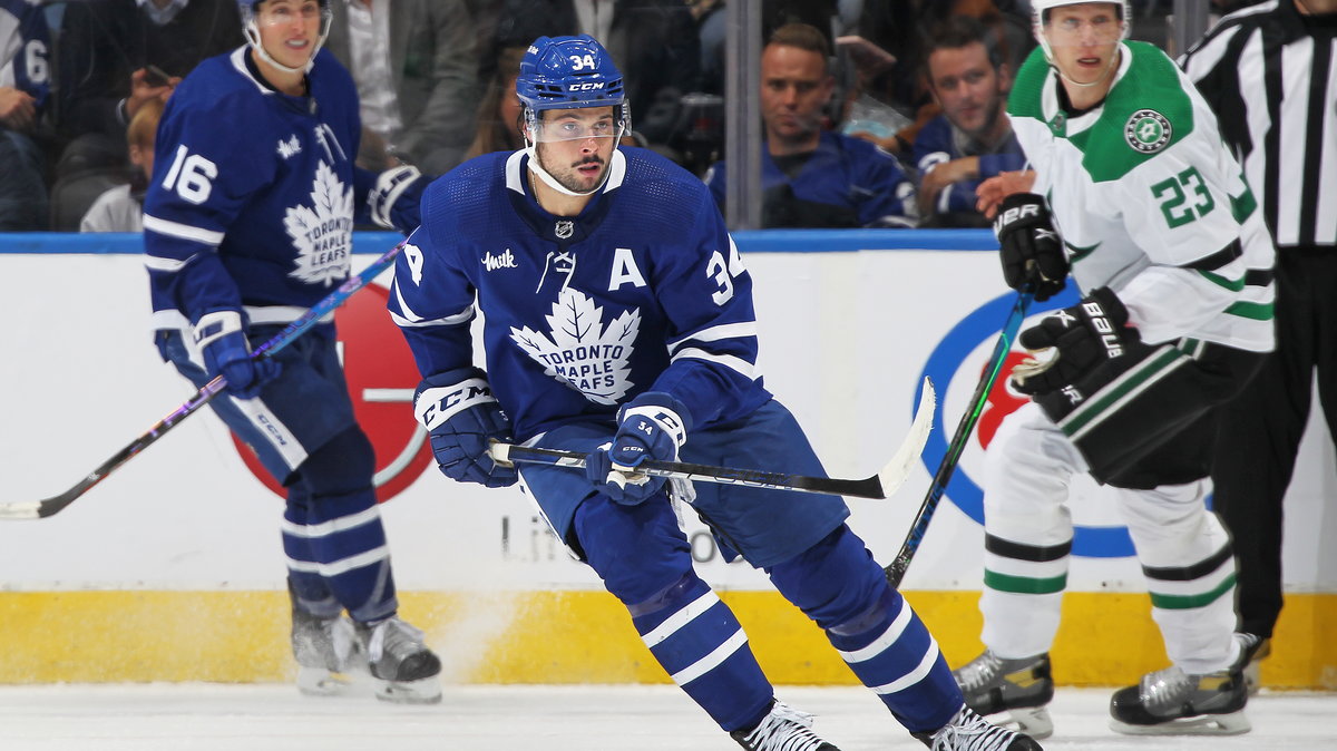 Gracze Toronto Maple Leafs (na niebiesko) pokonali Dallas Stars 3:2