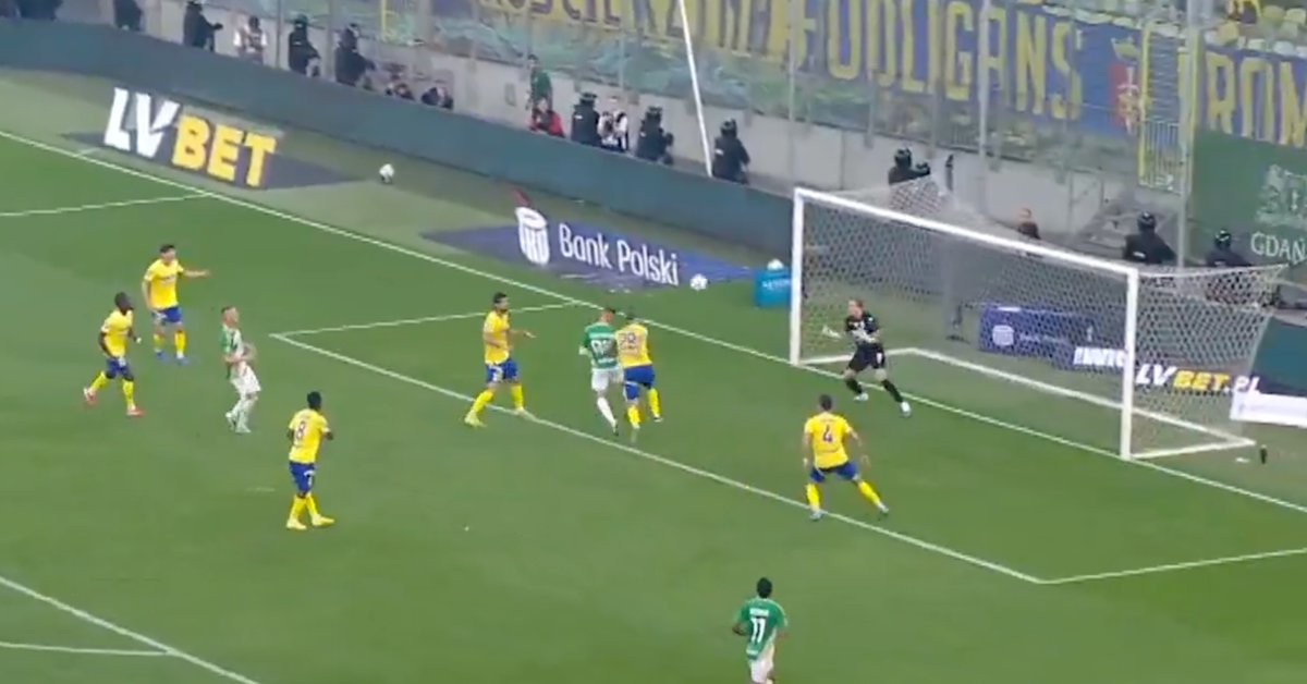 Rezerwowy w końcówce dał zwycięstwo Lechii. I to w derbach [SKRÓT]