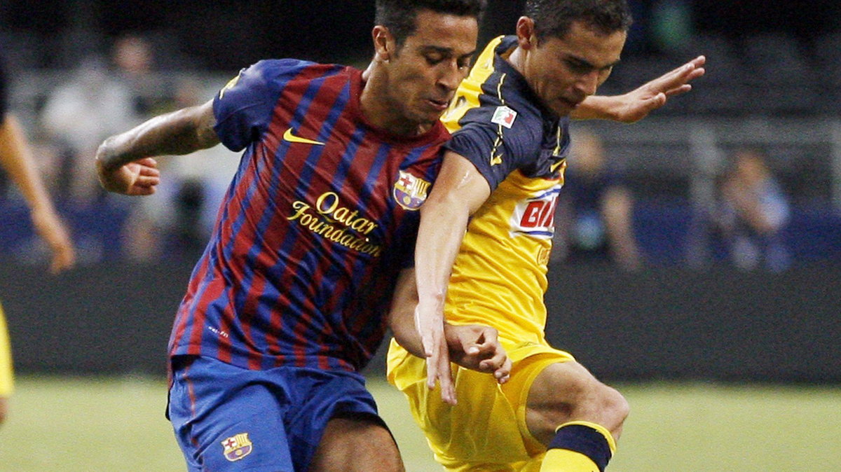 Thiago Alcantara walczy w meczu z Club America Meksyk