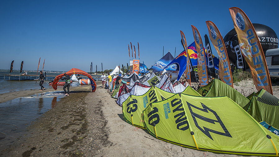 Kitesurfing