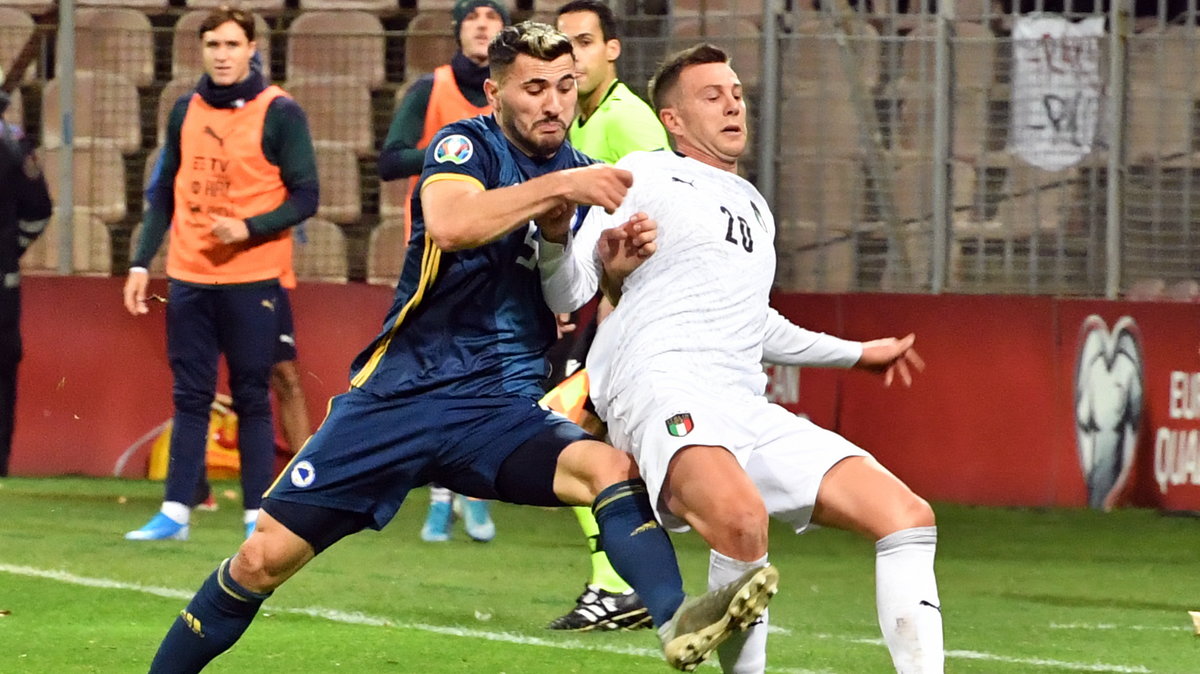 Sead Kolašinac (L)i Federico Bernardeschi (P)