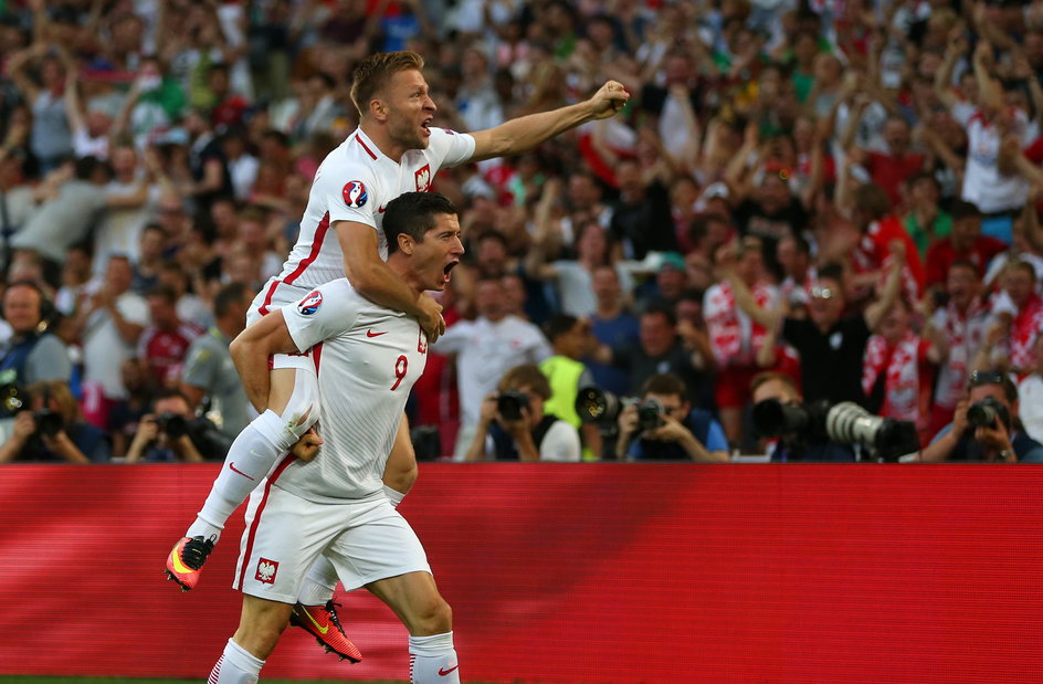 Jakub Błaszczykowski i Robert Lewandowski (z prawej). (30.06.2016 r., Polska - Portugalia).