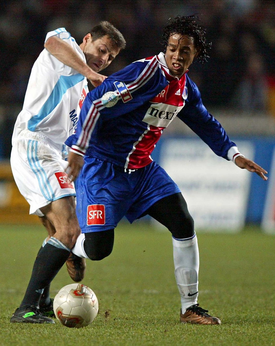 Piotr Świerczewski rozegrał w Olympique Marsylia 41 spotkań. W tym między innymi z PSG z Ronaldinho w składzie.