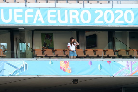 Anna Lewandowska na stadionie w Sewilli