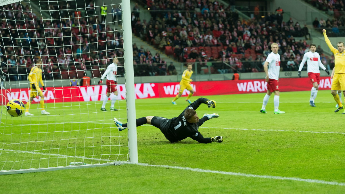 Artur Boruc puszcza bramkę w meczu Polska - Ukraina 