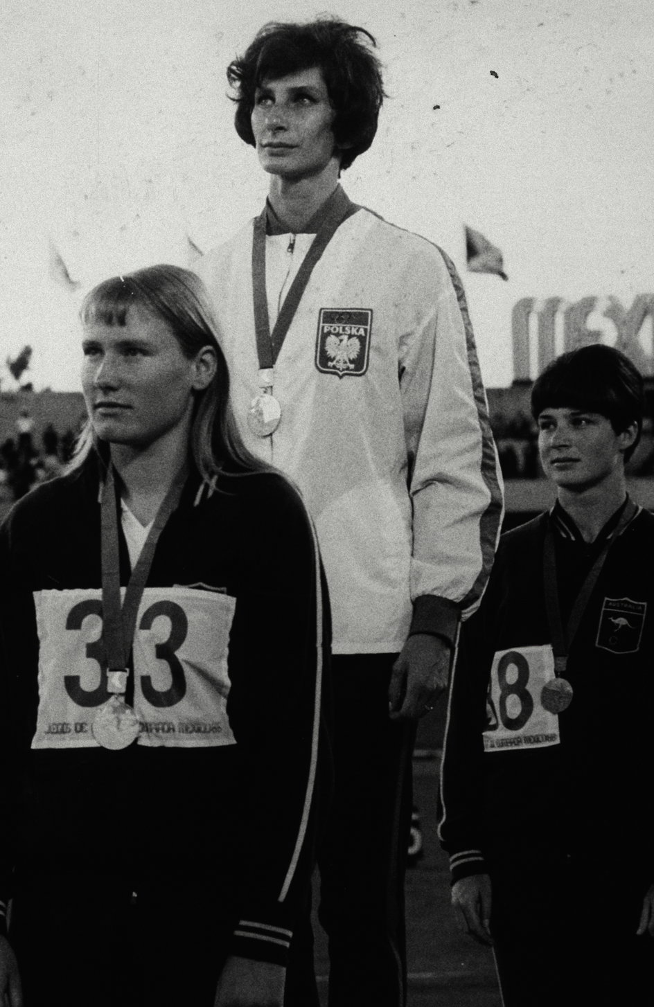 Irena Szewińska ze złotym medalem olimpijskim (1968 r.)