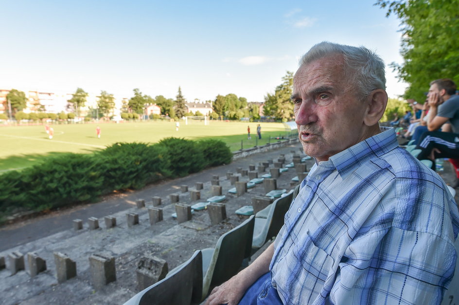 Aleksander Pietrzykowski na trybunach stadionu Górnika