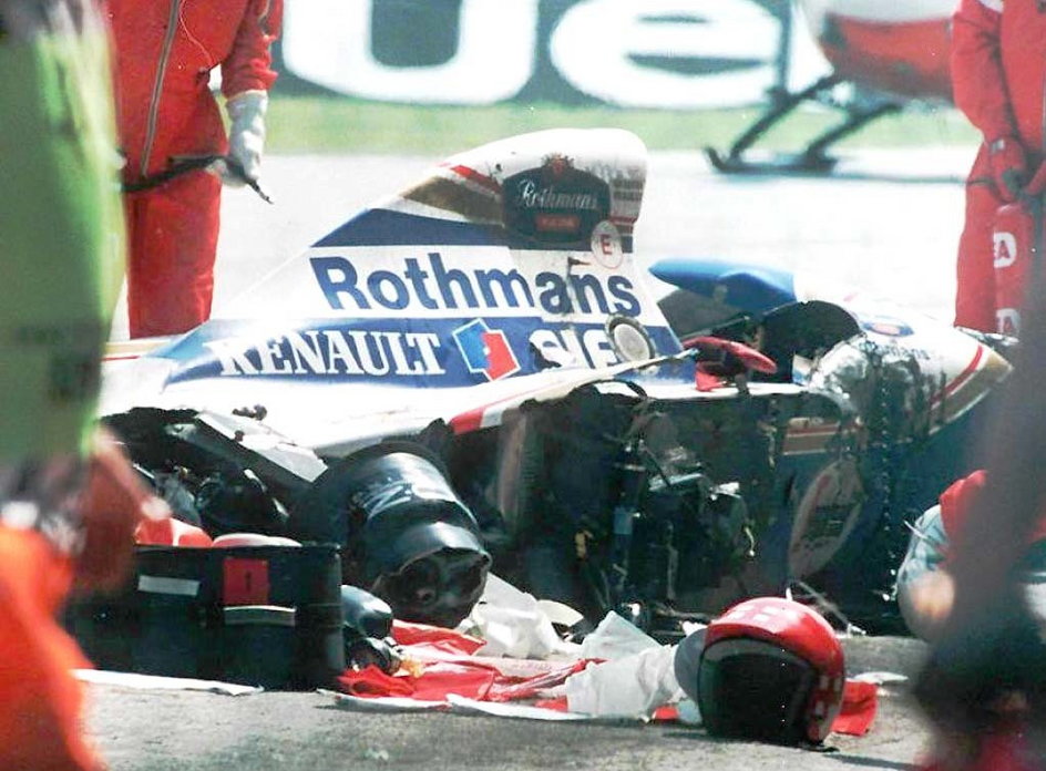 Bolid Ayrtona Senny rozbity na torze Imola (1 maja 1994)