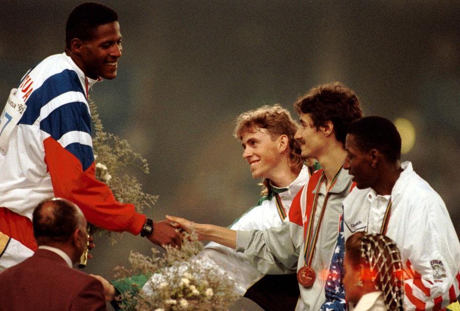 Javier Sotomayor odbiera gratulacje od Artura Partyki (IO 1992)