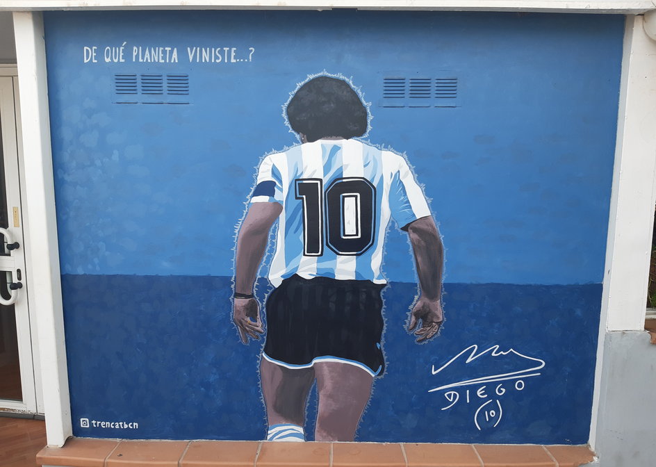 Diego Maradona na muralu w Castelldefels