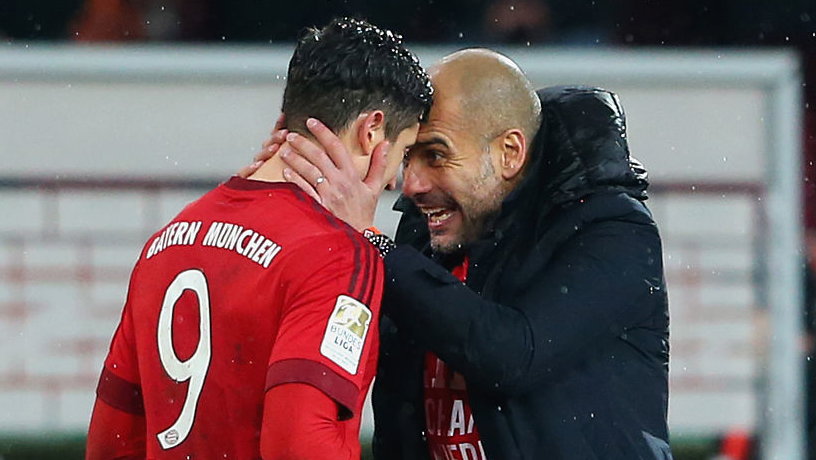 Robert Lewandowski i Pep Guardiola po meczu z FC Augsburg (14.02.2016)