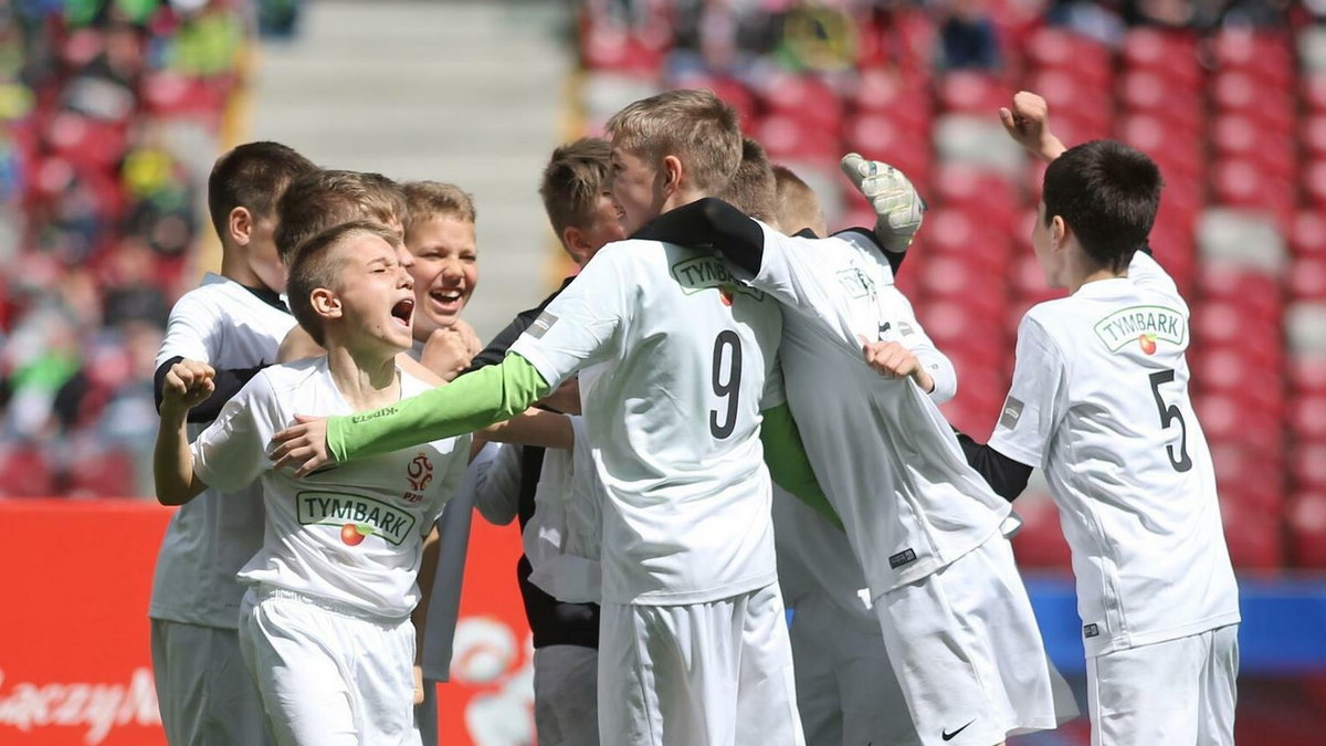 Z podwórka na stadion