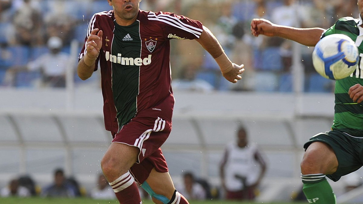 Deco (Fluminense) w pojedynku z Pierre (Palmeiras)