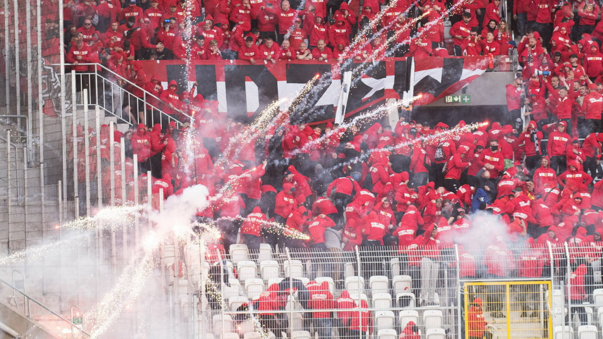 Kibice ŁKS-u zaatakowali fanów Widzewa