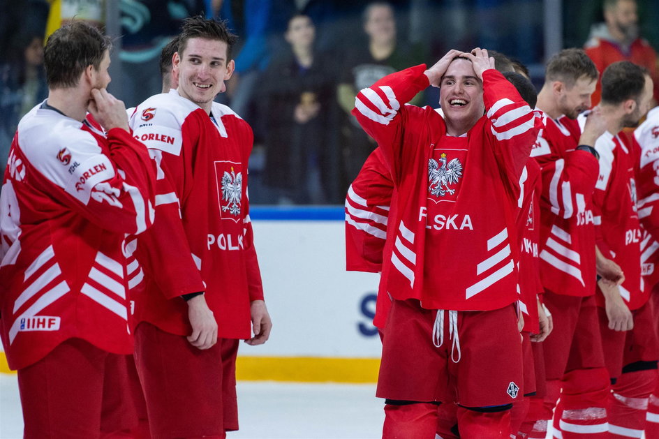 Radość Polaków po awansie do hokejowej elity była ogromna. Nic dziwnego, skoro Biało-Czerwoni wracają na salony po 21 latach! 