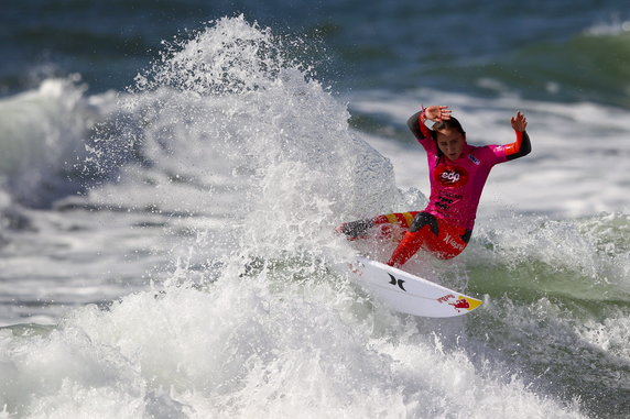 PORTUGAL SURFING CASCAIS GIRLS PRO