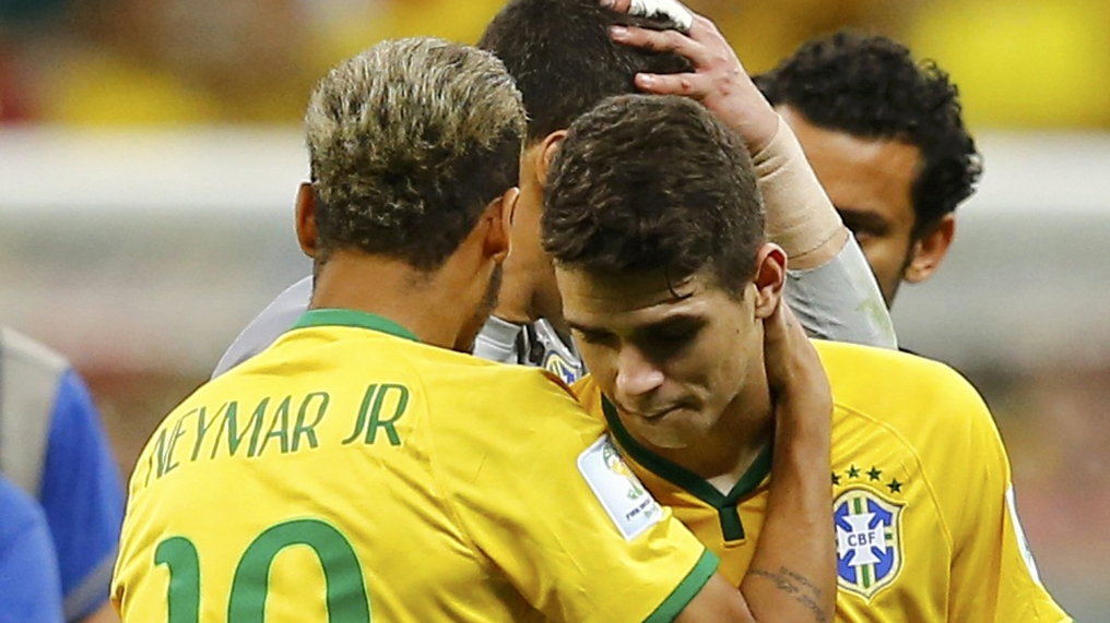 Neymar (L) i Oscar (P)