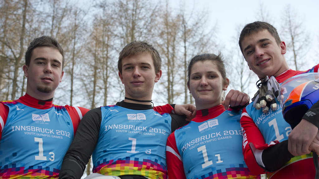 Mateusz Woźniak, Jakub Firlej, Natalia Biesiadzka i Jakub Kowalewski - drużyna saneczkarzy