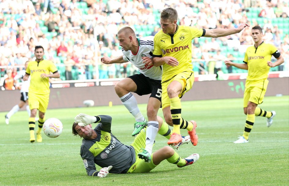 W lipcu 2012 roku Roman Weidenfeller zagrał przeciwko Legii w towarzyskim meczu w Warszawie. Borussia wygrała 1:0.