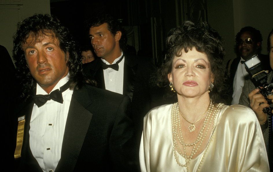 Od lewej: Sylvester Stallone i Jackie Stallone w 1988 r.