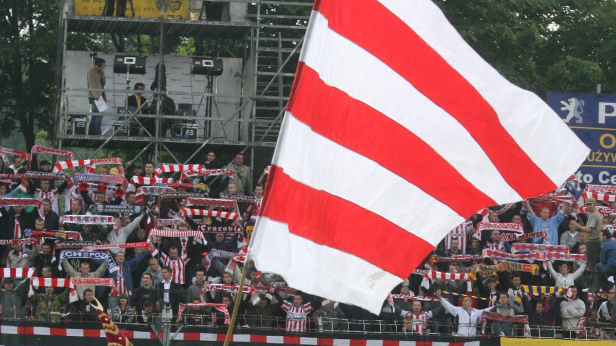 PIŁKA NOŻNA CRACOVIA GKS BEŁCHATÓW