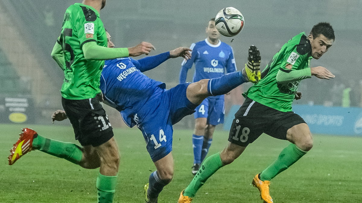 PIŁKA NOŻNA EKSTRAKLASA GÓRNIK ŁĘCZNA RUCH CHORZÓW (Grzegorz Bonin Michał Koj Bartosz Śpiączka)