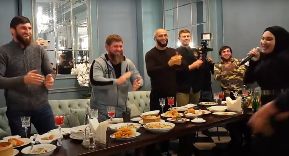 Magomied Ankalajew, Ramzan Kadyrow i Chamzat Czimajew podczas przyjęcia w Groznym – 3 grudnia 2021 r.