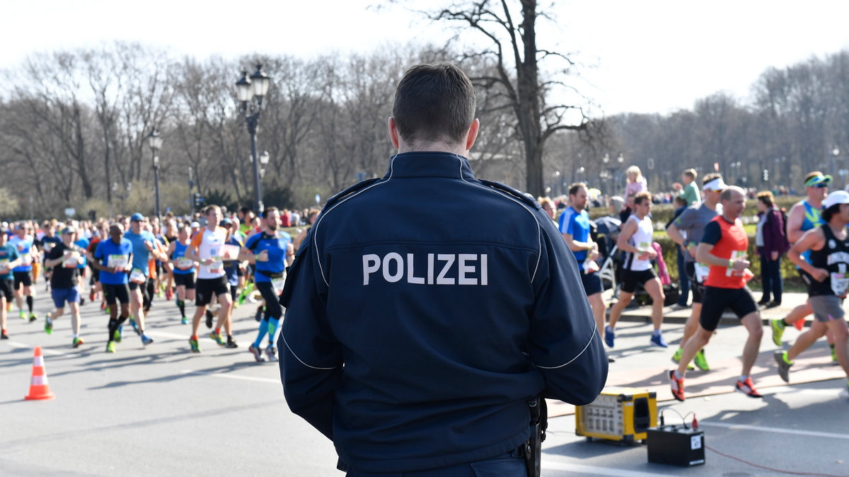 Policjant podczas Półmaratonu Berlińskiego