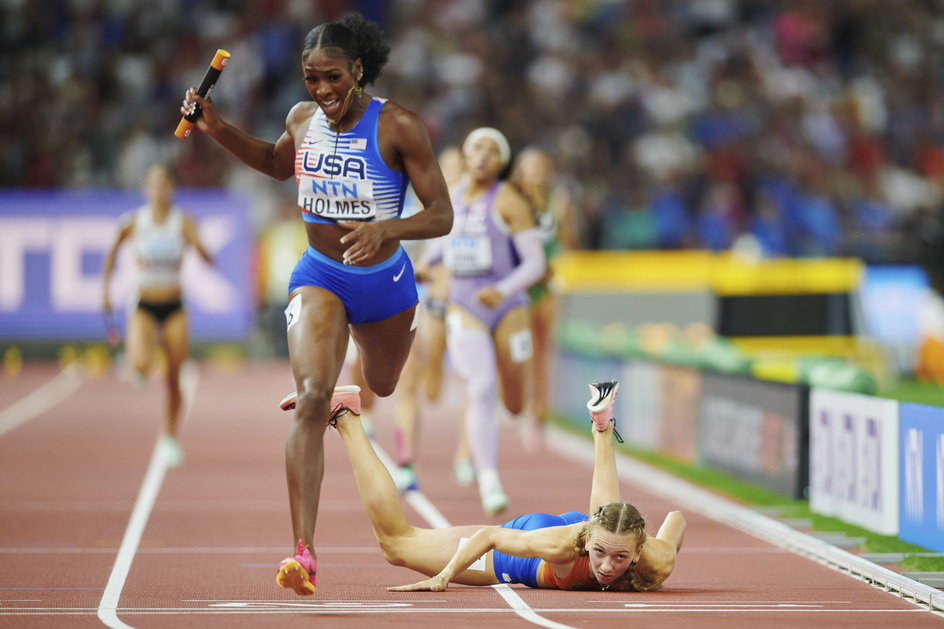 Femke Bol upada na ostatnich metrach sztafety 4x400 m