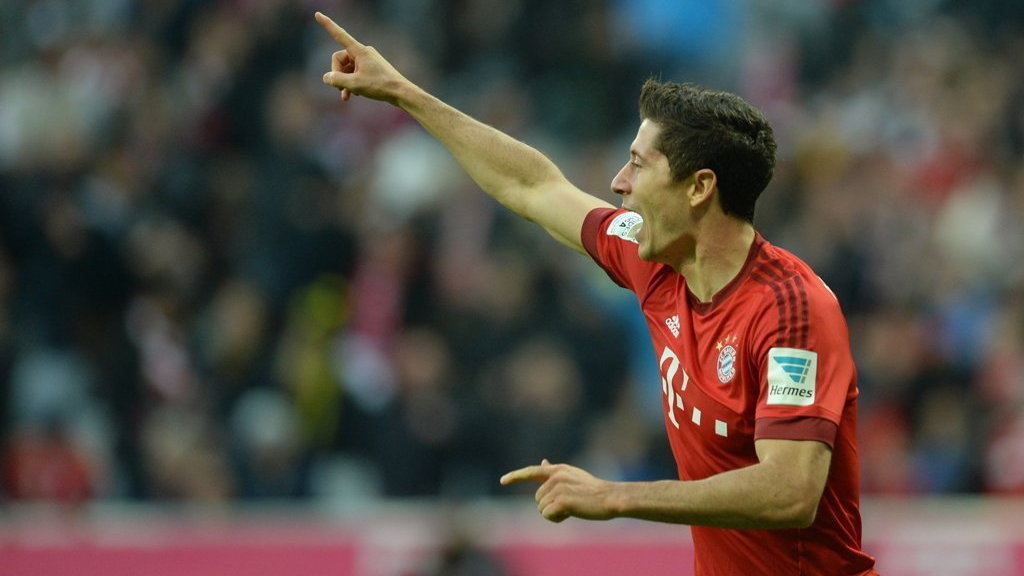 Robert Lewandowski trafił do siatki FC Koeln na 3:0, fot. Christof Stache / AFP Photo