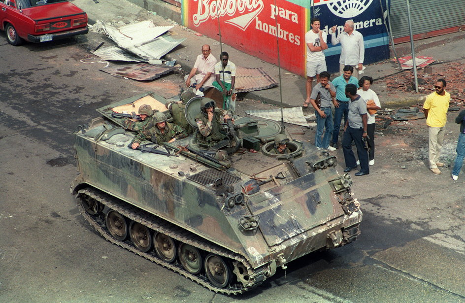 Amerykański patrol na ulicach Panamy w 1989 roku.