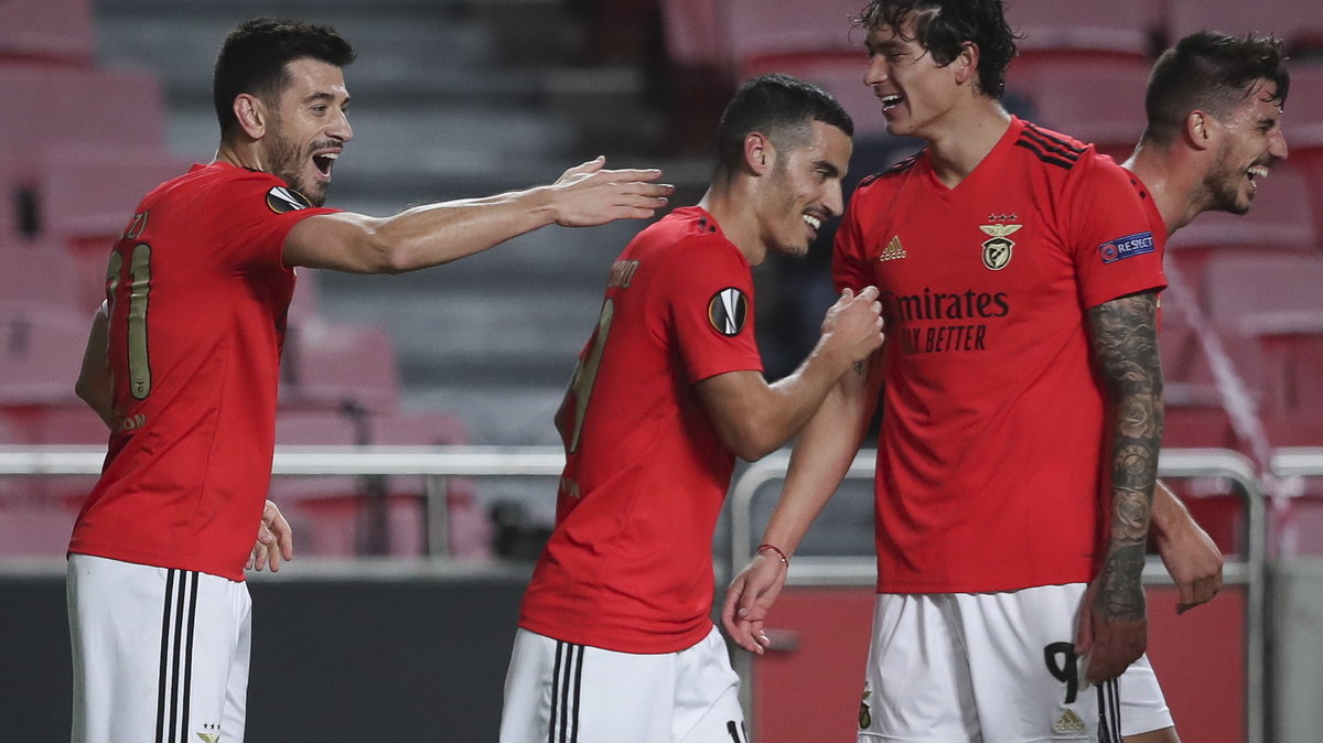 epa08860810 - PORTUGAL SOCCER UEFA EUROPA LEAGUE (Benfica vs Lech Poznan)