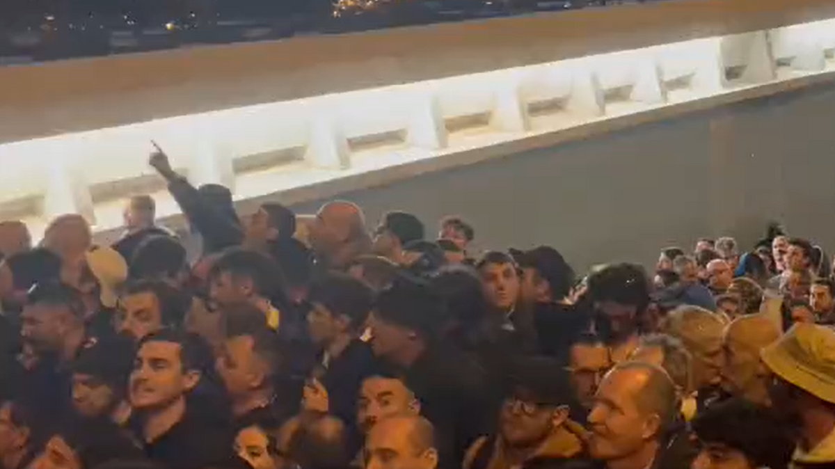 Kibice stłoczeni przed meczem FC Porto - Inter Mediolan