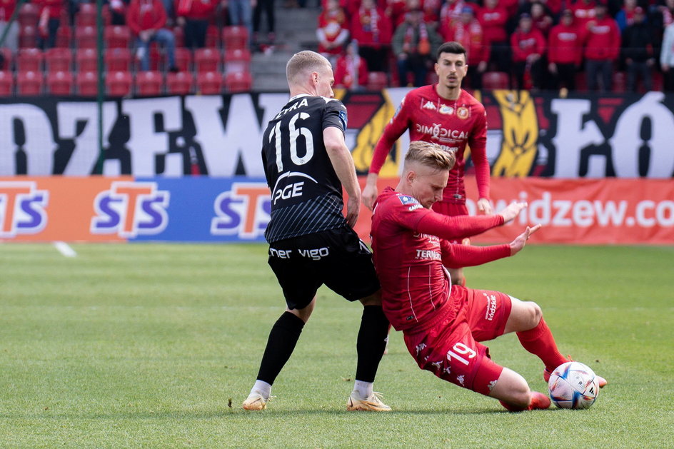 Paweł Żyra podczas wyjazdowego meczu z Widzewem Łódź (2:0)