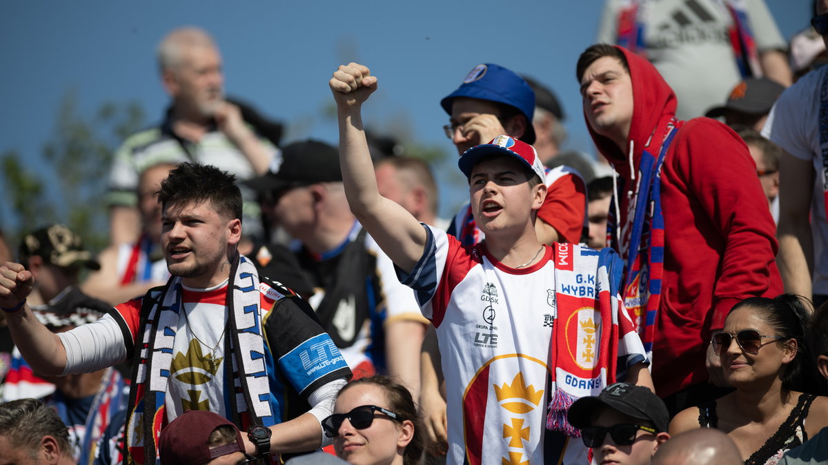 Kibice Wybrzeża ruszyli ze zbiórką na poprawę atmosfery na stadionie