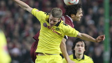 Sven Bender (z przodu), FC Kaiserslautern - Borussia Dortmund