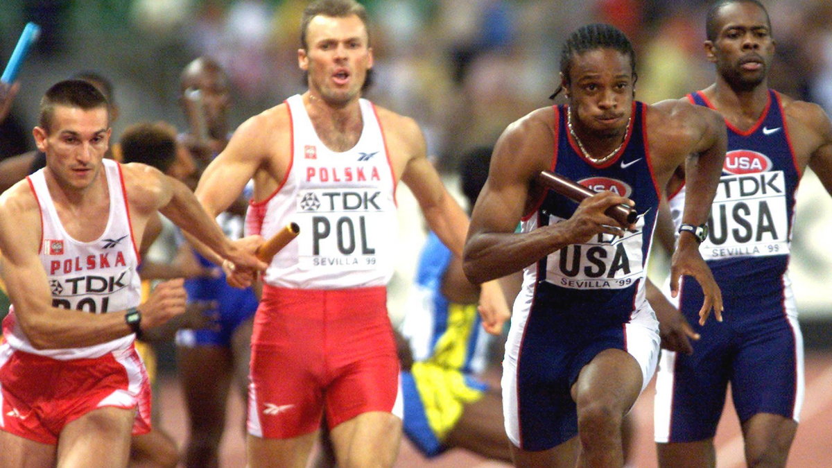 Polska sztafeta 4x400 m w składzie: Tomasz Czubak, Robert Maćkowiak, Jacek Bocian i Piotr Haczek zdobyła srebrny medal na 7. lekkoatletycznych mistrzostwach świata w Sewilli 