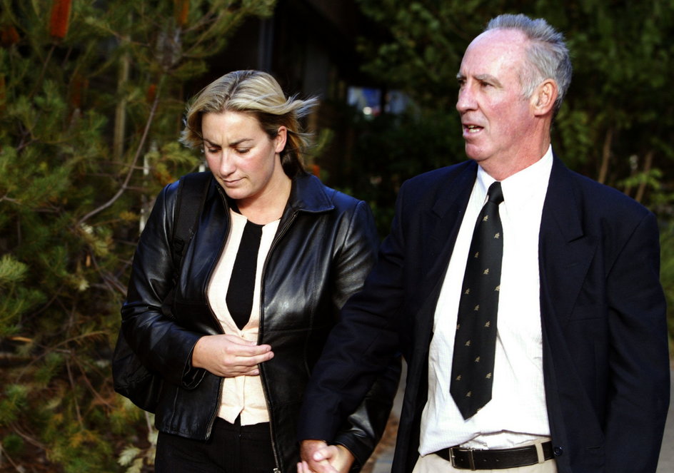 Keli Lane oraz jej ojciec Robert po wyjściu z sądu w 2005 r.