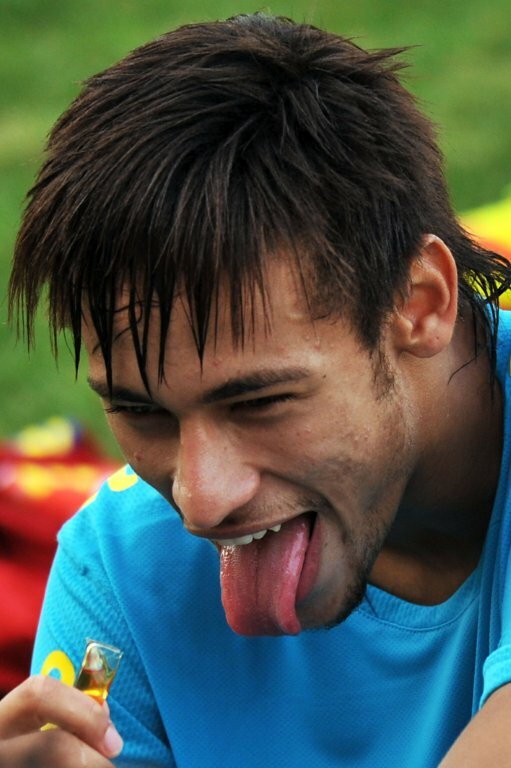 FBL-BRAZIL-TRAINING-NEYMAR