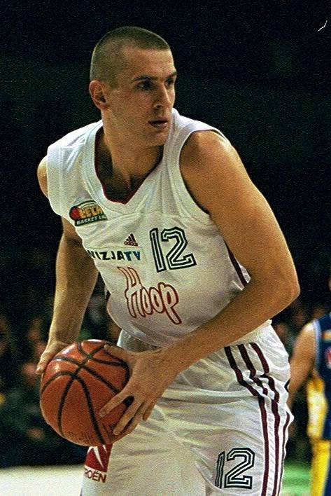 Adrian Małecki w barwach Hoop Pruszków w 2001 r.